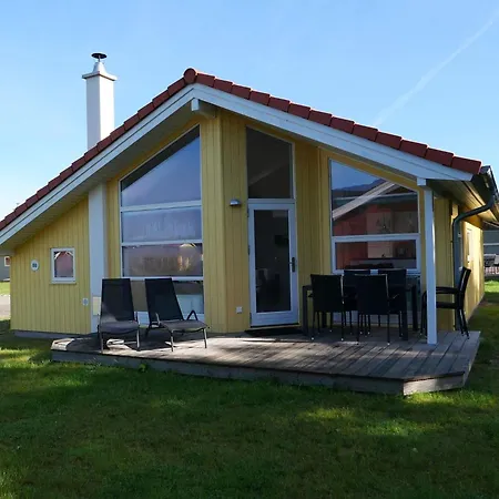 Scandinavian With Fireplace And * Großenbrode