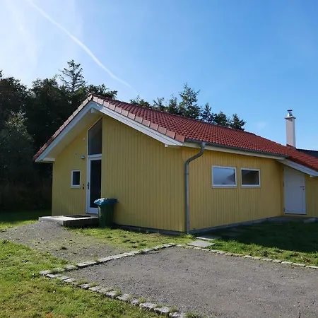 Scandinavian With Fireplace And بيت للعطل Großenbrode