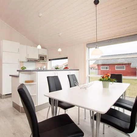 Scandinavian With Fireplace And * Großenbrode