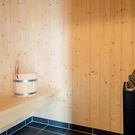 Scandinavian With Fireplace And Casa de Férias